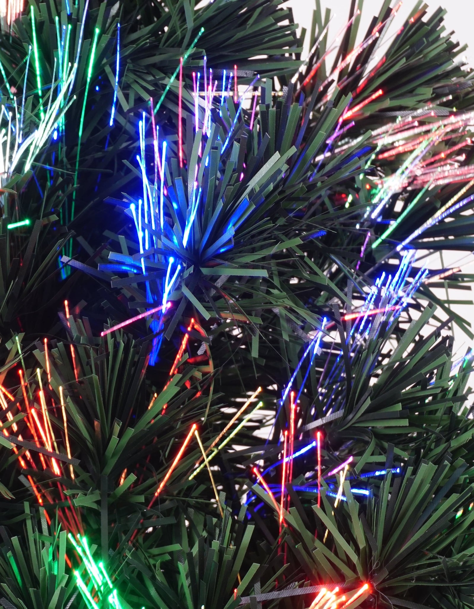 Small Pre-Lit Fiber-Optic Christmas Tree. 500 Fiber Light Tips Tabletop LED Green 32”