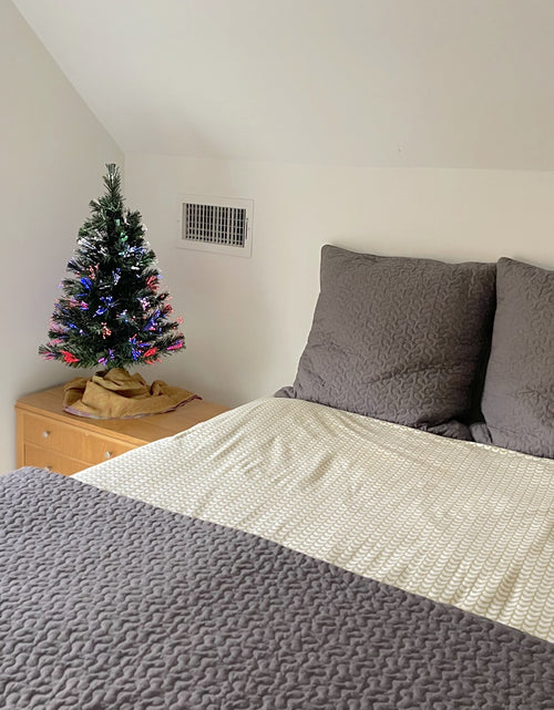 Load image into Gallery viewer, Small Pre-Lit Fiber-Optic Christmas Tree. 500 Fiber Light Tips Tabletop LED Green 32”
